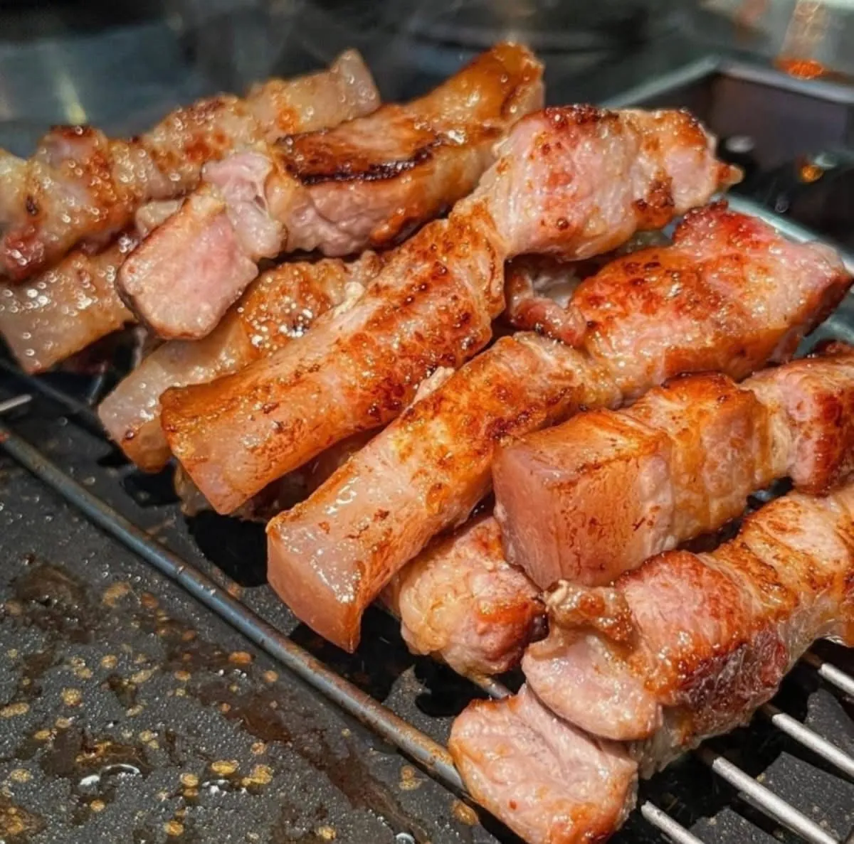 [REVIEW] E UK MAN KKEOP DE GI: THIÊN ĐƯỜNG DA HEO NƯỚNG GIÒN RỤM GIỮA LÒNG YEONNAM-DONG 🥓🔥
