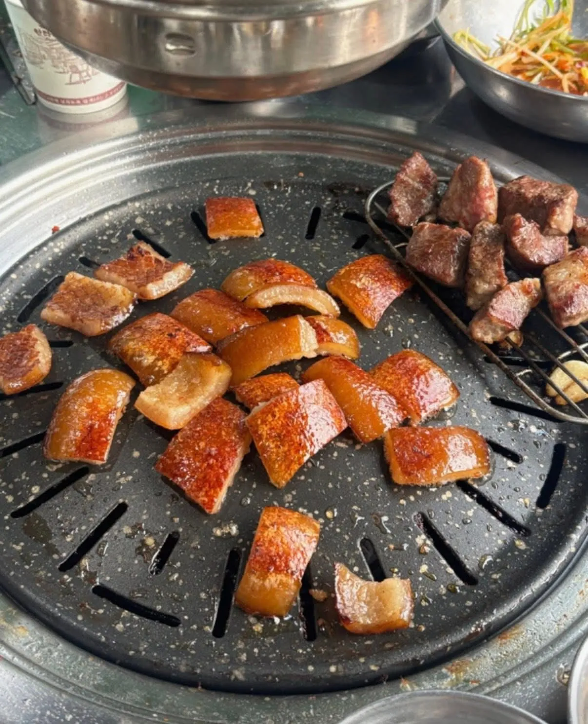 [REVIEW] E UK MAN KKEOP DE GI: THIÊN ĐƯỜNG DA HEO NƯỚNG GIÒN RỤM GIỮA LÒNG YEONNAM-DONG 🥓🔥