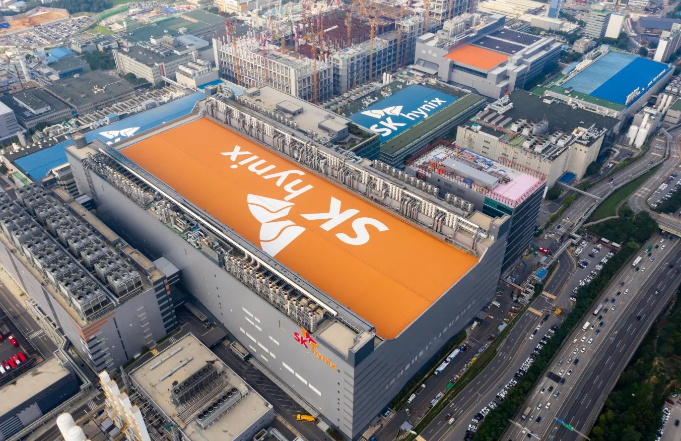 Cơn sốt "Kỳ thi Hynix": Giới trẻ Hàn Quốc chấp nhận cất bằng Đại học để tranh suất làm công nhân