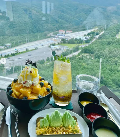 View cafe xịn xò nhất Gangwondo: Ngắm "Thụy Sĩ thu nhỏ" giữa lòng Hàn Quốc 🏔️☕