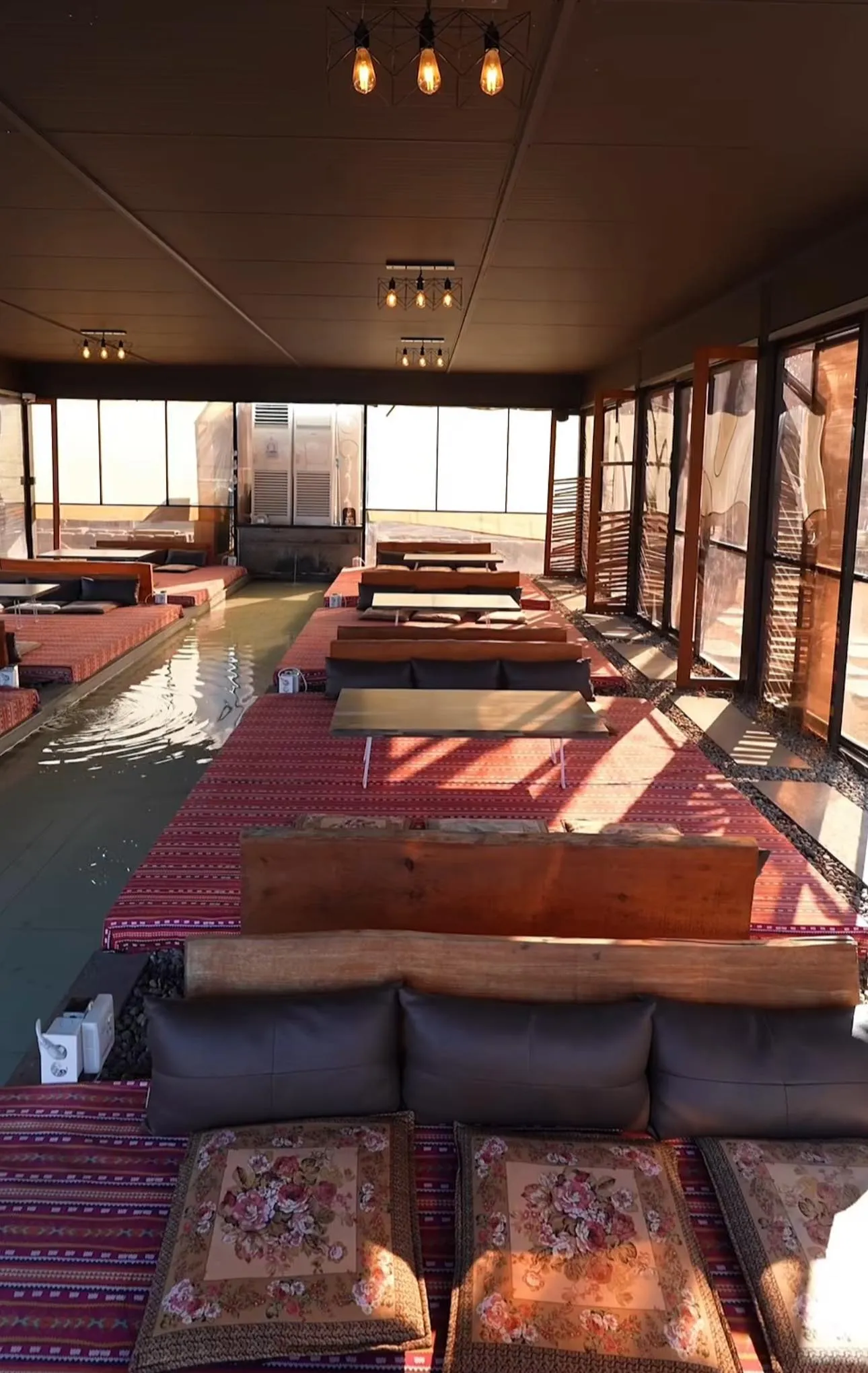 Mekong Cafe có cả massage chân: Mang phong cách Đông Nam Á ấm áp giữa mùa đông Gapyeong 🌴☕