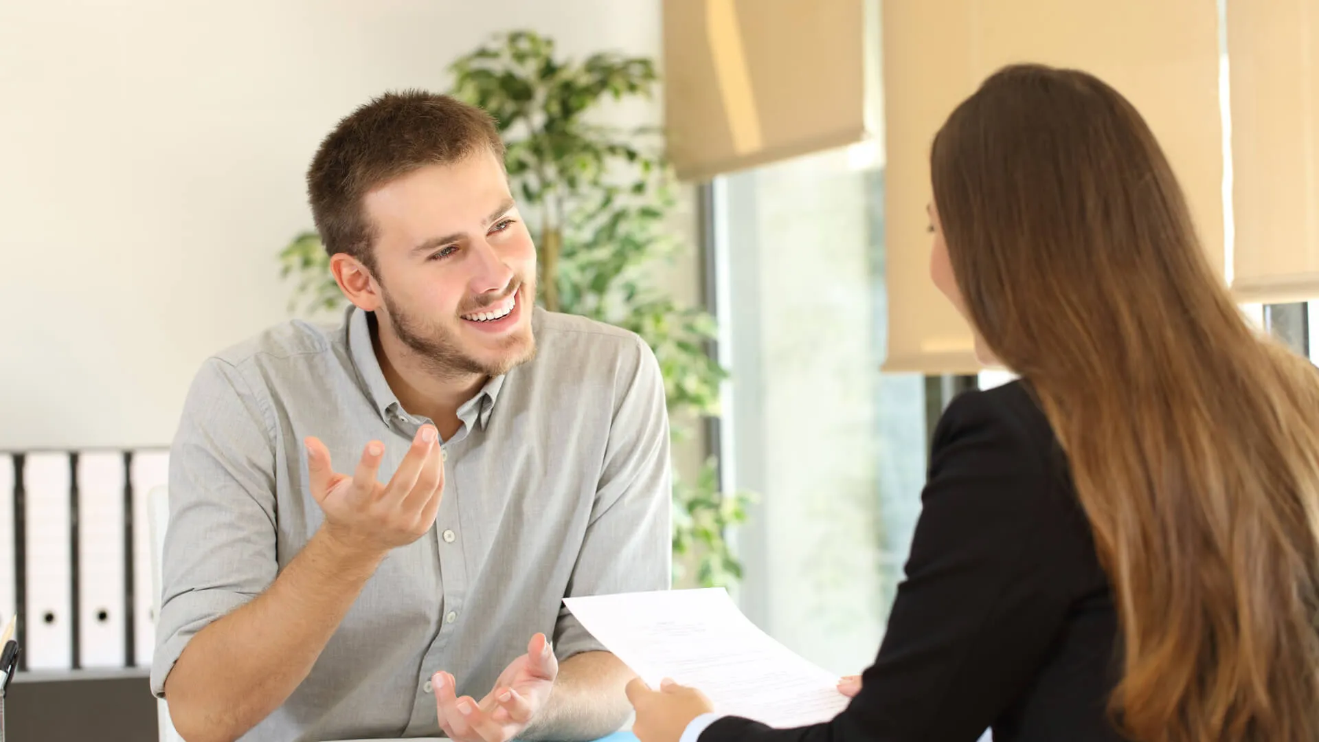 Xin vào tập đoàn lớn và…đi xem mắt: Tưởng không liên quan mà lại giống nhau không tưởng!