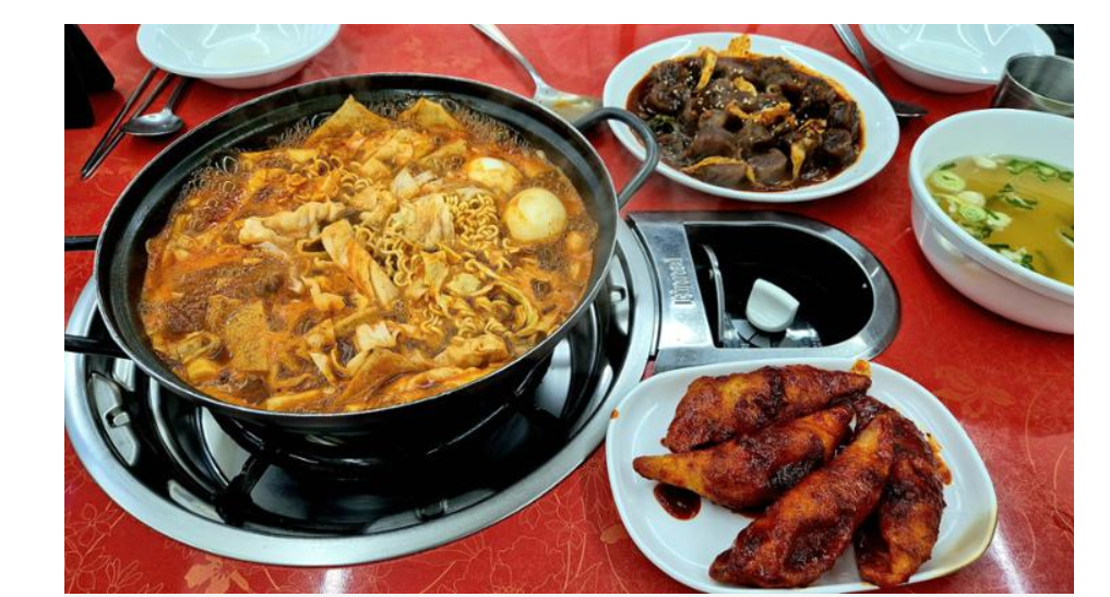 8 quán tteokbokki ngon nhất Seoul: Từ những quán nổi tiếng lâu đời đến quán mới hot