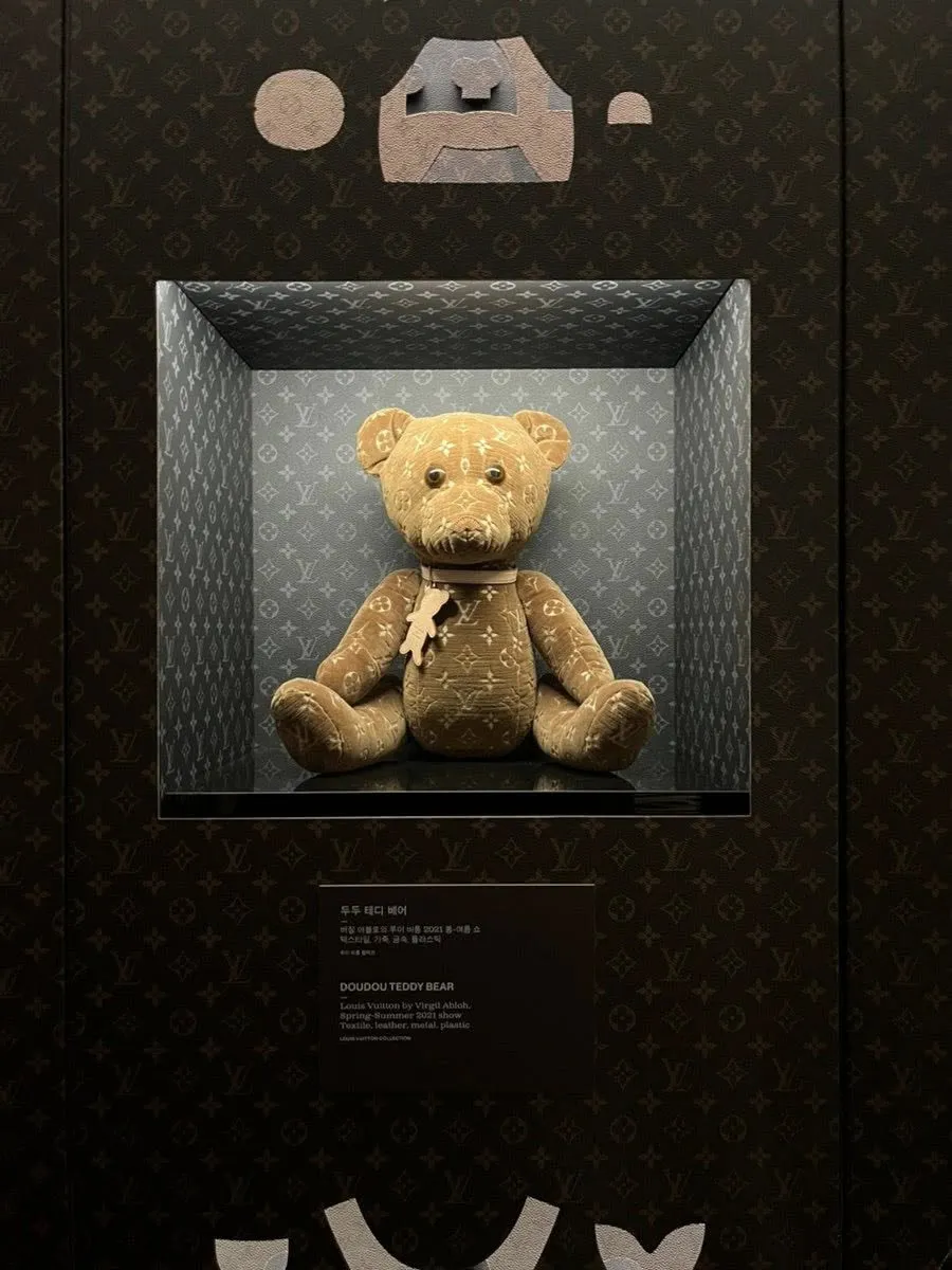 Louis Vuitton Visionary Journeys: Triển lãm thời trang đẳng cấp không thể bỏ lỡ tại Myeongdong 👜✨