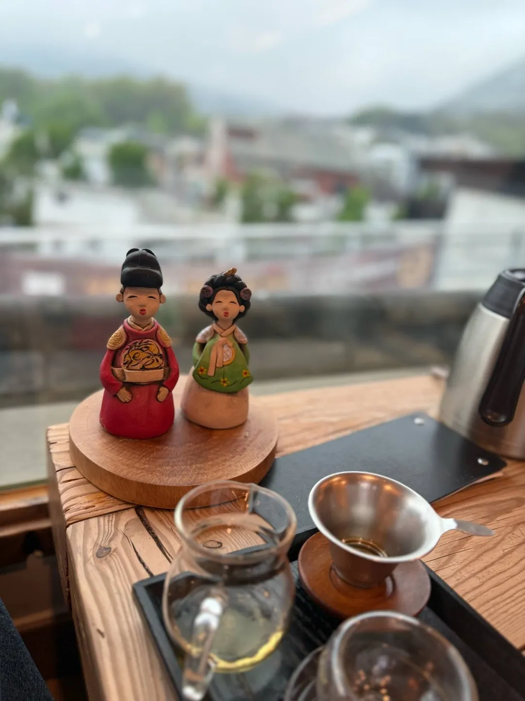 Trà chiều sang chảnh 'chuẩn Hàn' giữa phố cổ Seoul chỉ với chưa đến 200k VND?
