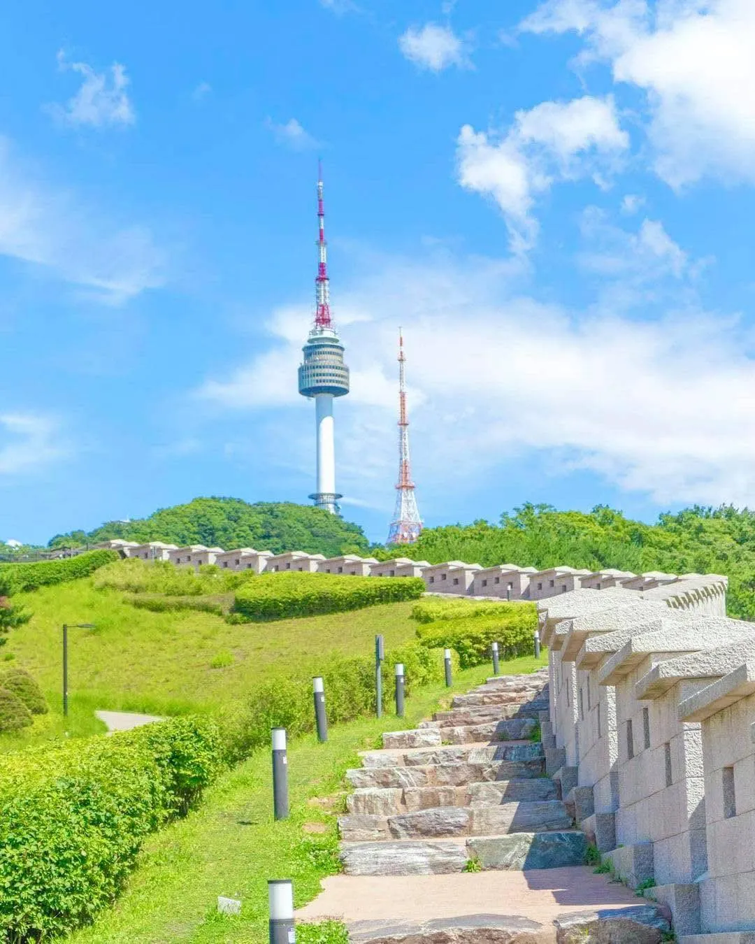 Namsan Baekbeom Park: Góc Seoul yên bình và đậm chất thơ giữa lòng thành phố 🌳✨