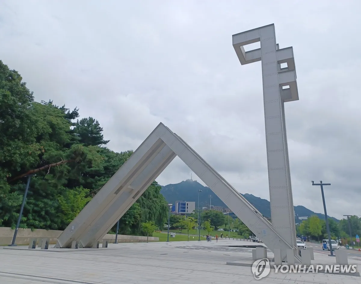 GIẢNG VIÊN ĐẠI HỌC SEOUL QUÊN NHẬP ĐIỂM VÌ MẢI CHƠI SNS, TOÀN BỘ SINH VIÊN NHẬN ĐIỂM F (CHUYỆN THẬT NHƯ ĐÙA)