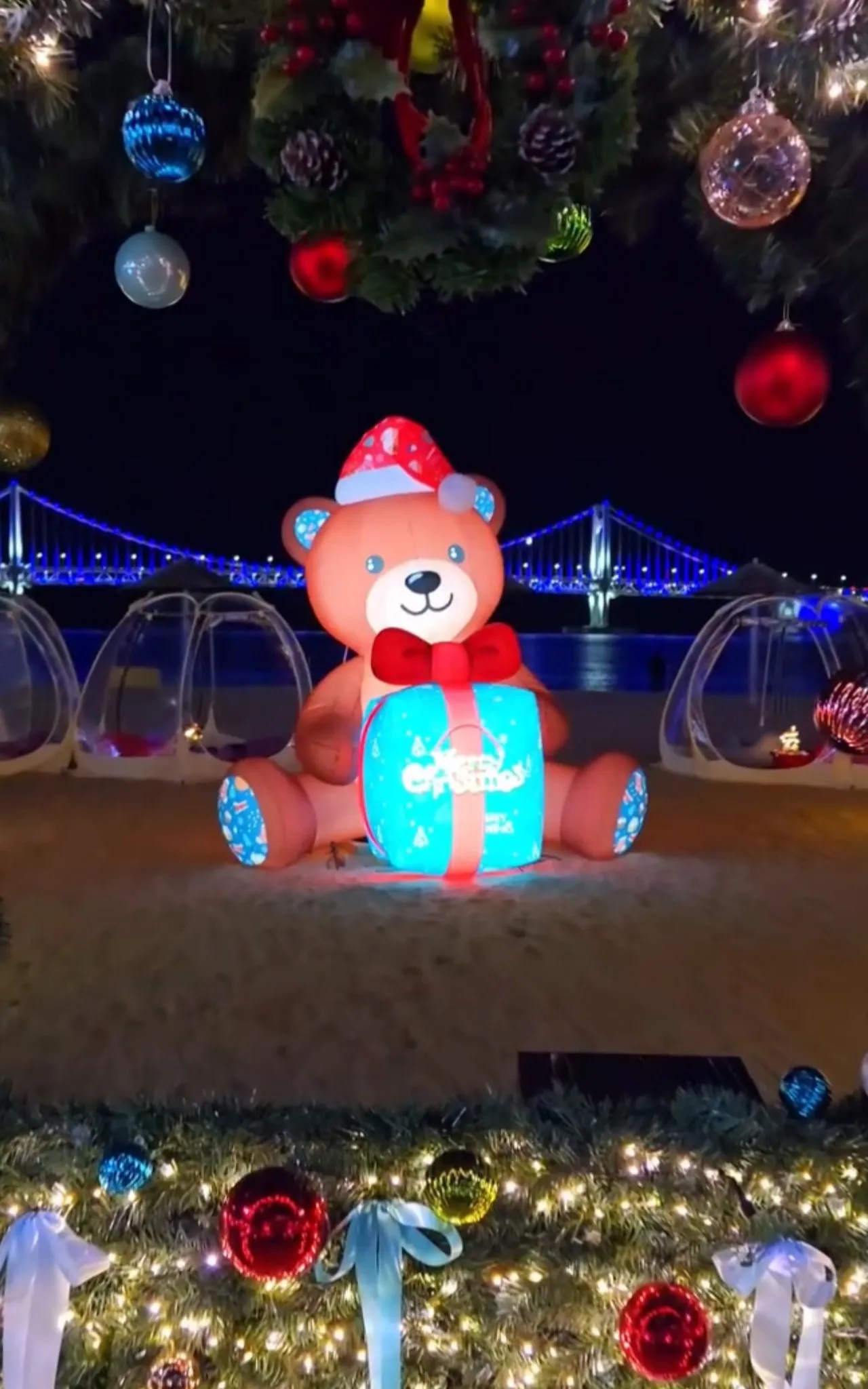 LỄ HỘI GIÁNG SINH RỰC RỠ TẠI BÃI BIỂN GWANGALLI – MỘT MÙA ĐÔNG NHƯ CỔ TÍCH! ✨🎄