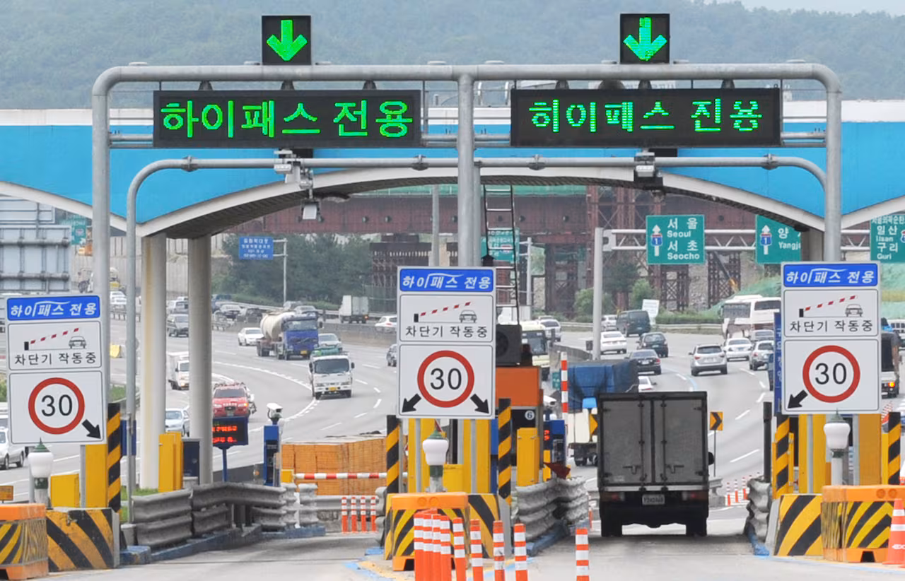 Từ tháng 10, xe sử dụng Hi Pass sẽ được miễn phí qua trạm trong trường hợp ra nhầm lối trên cao tốc Hàn Quốc