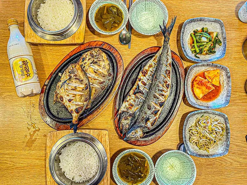 Ssuraksan: Quán cá nướng lò củi nổi tiếng với 민어 병어 농어 참돔, điểm ăn uống lý tưởng sau khi leo núi