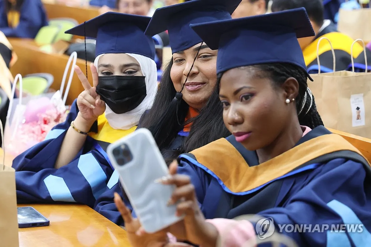 Muốn ở lại Hàn Quốc sau tốt nghiệp: Vì sao du học sinh nước ngoài vẫn bị chặn bởi visa và rào cản ngôn ngữ