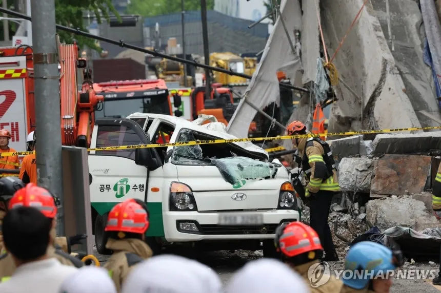 Nhân Chứng Vụ Sập Cầu Vượt Seosomun Ở Seoul: “Bụi Đất Bốc Lên Mù Mịt, Hiện Trường Rất Kinh Hoàng”