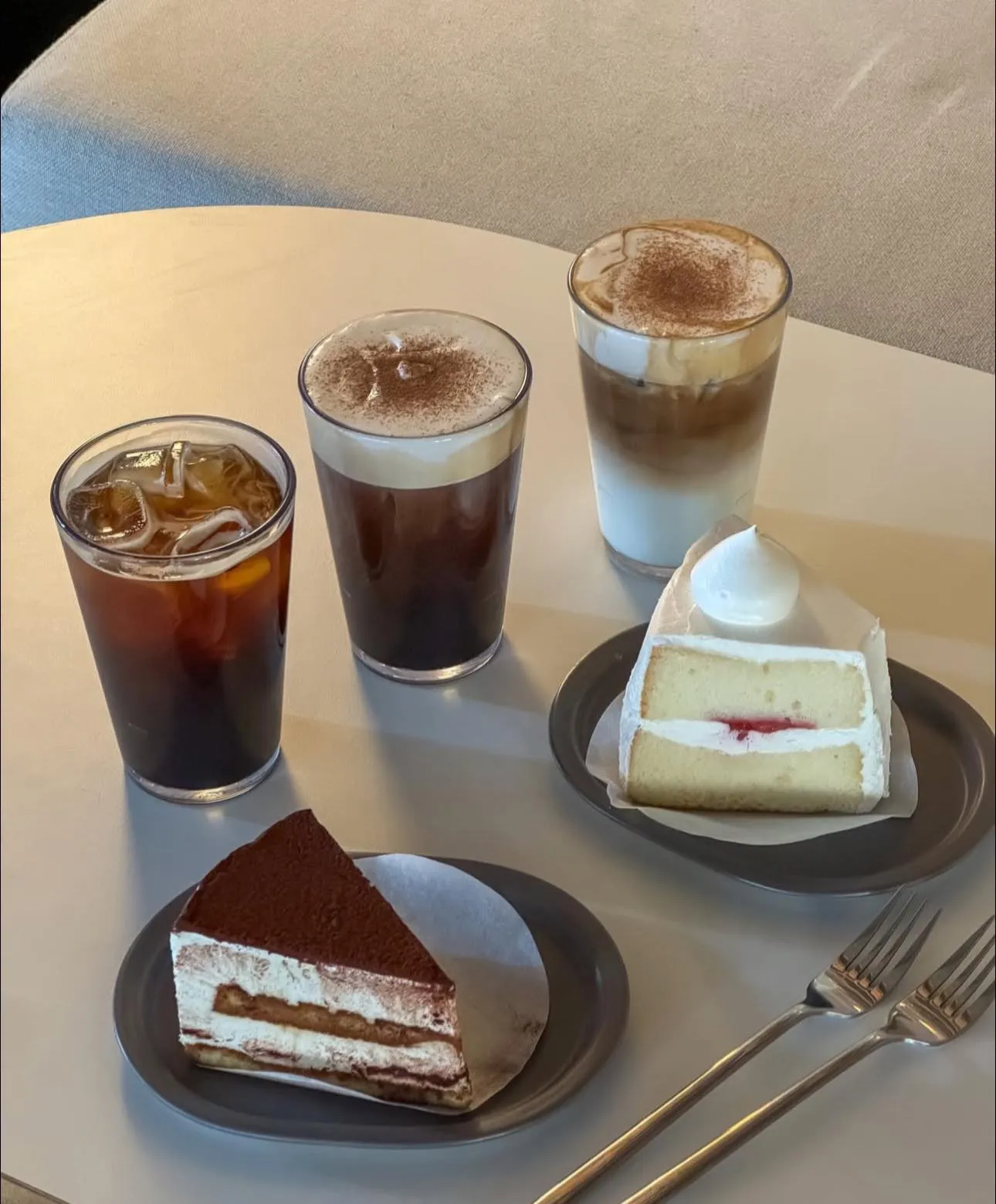 The Comma Lounge: "Trạm sạc" xuyên màn đêm cho hội cú đêm tại Suwon ☕🌙
