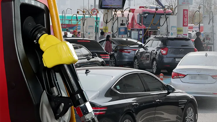 Giá xăng dầu tiếp tục tăng, giá xăng tại Seoul tiệm cận mốc 1.976 won mỗi lít