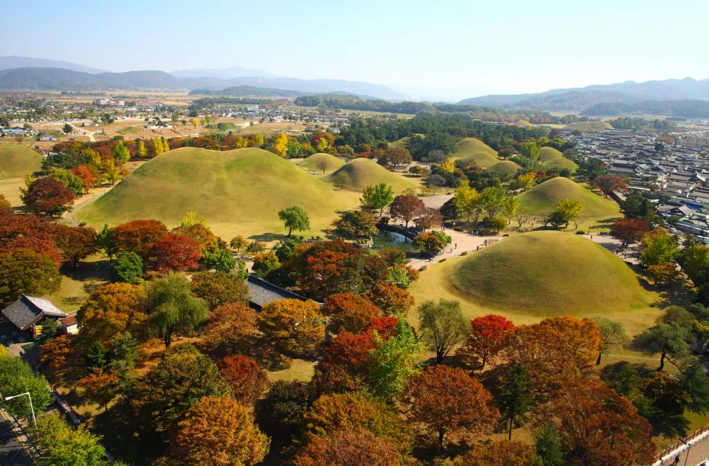 Picnic giữa những ngôi mộ cổ nghìn năm tuổi ở Gyeongju?