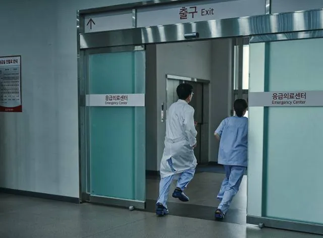 Không ngờ ở Hàn: 12 Bệnh viện từ chối, bé gái 10 tuổi ngưng tim trên đường chuyển viện - Thực trạng "Lang thang tìm cấp cứu" lại tiếp diễn