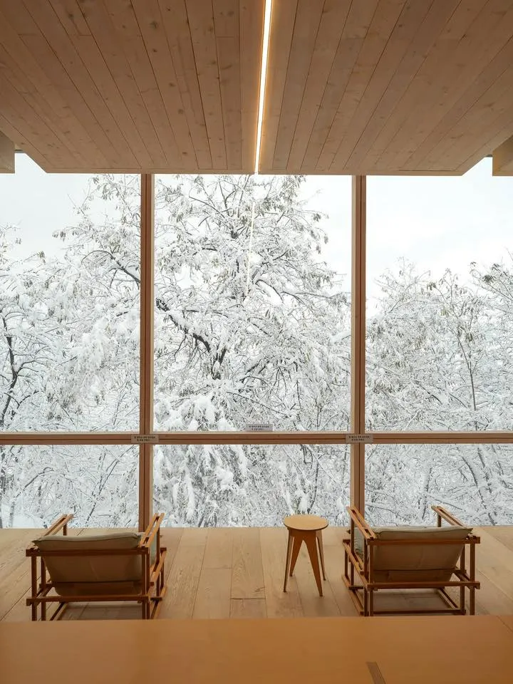 Inwangsan Forest Shelter: Khoảng lặng dịu dàng giữa bản tình ca tuyết trắng của Seoul 🏔️❄️