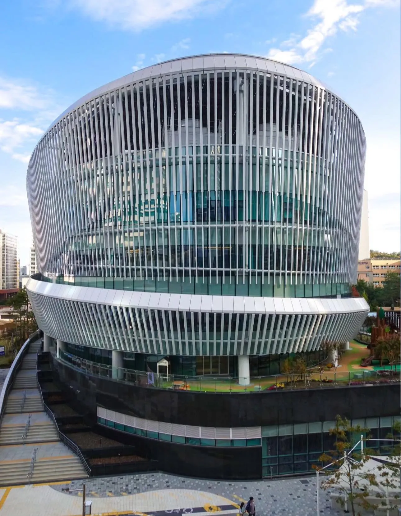Thư viện mới mở ở Gyeonggi Suwon: Kiến trúc độc đáo và không gian check-in mới toanh cho hội mê sách 📚✨