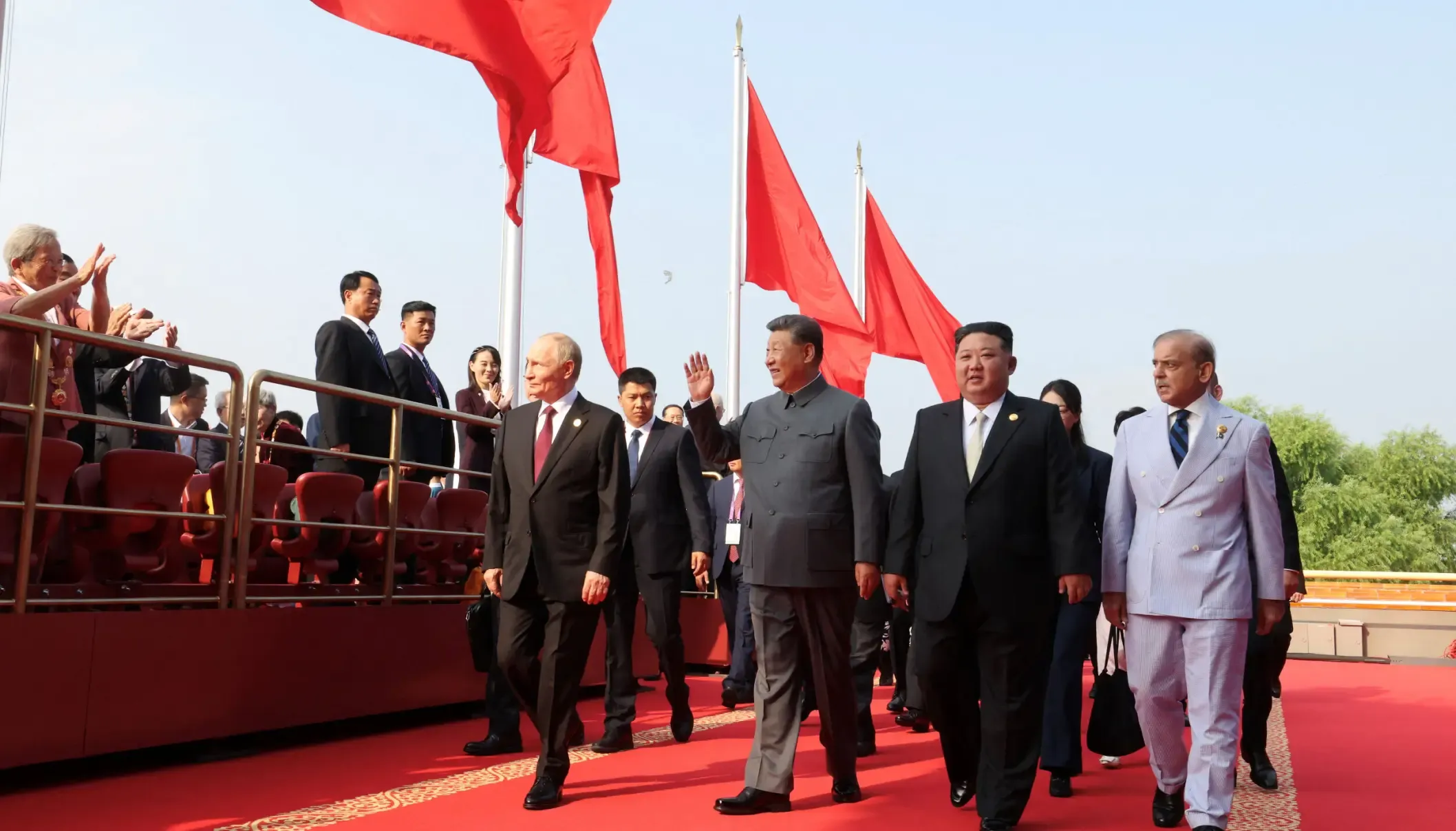 Từ "chư hầu" đến đối tác ngang hàng: Ngôn ngữ cơ thể của Kim Jong Un với Tập Cận Bình và Putin cho thấy vị thế mới của Triều Tiên