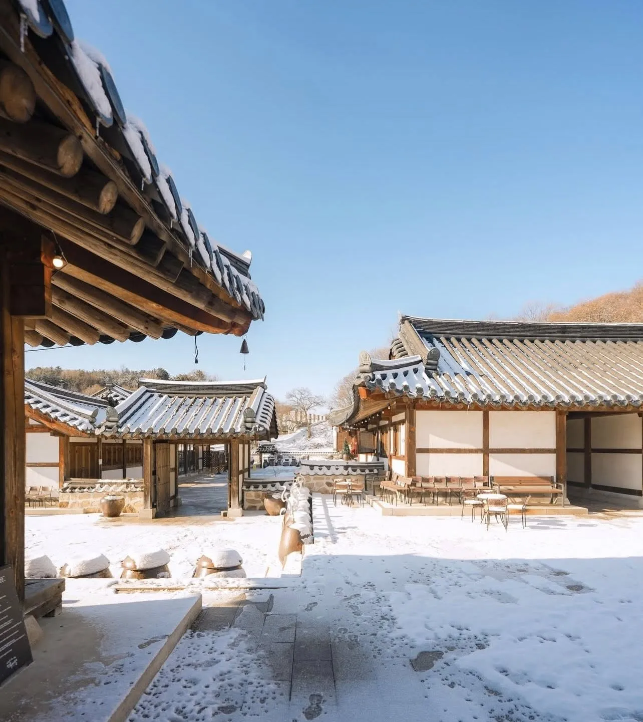 C’est La Vie Hanok Café: Bản giao hưởng giữa Tuyết trắng và Hanok cổ kính ❄️🏯