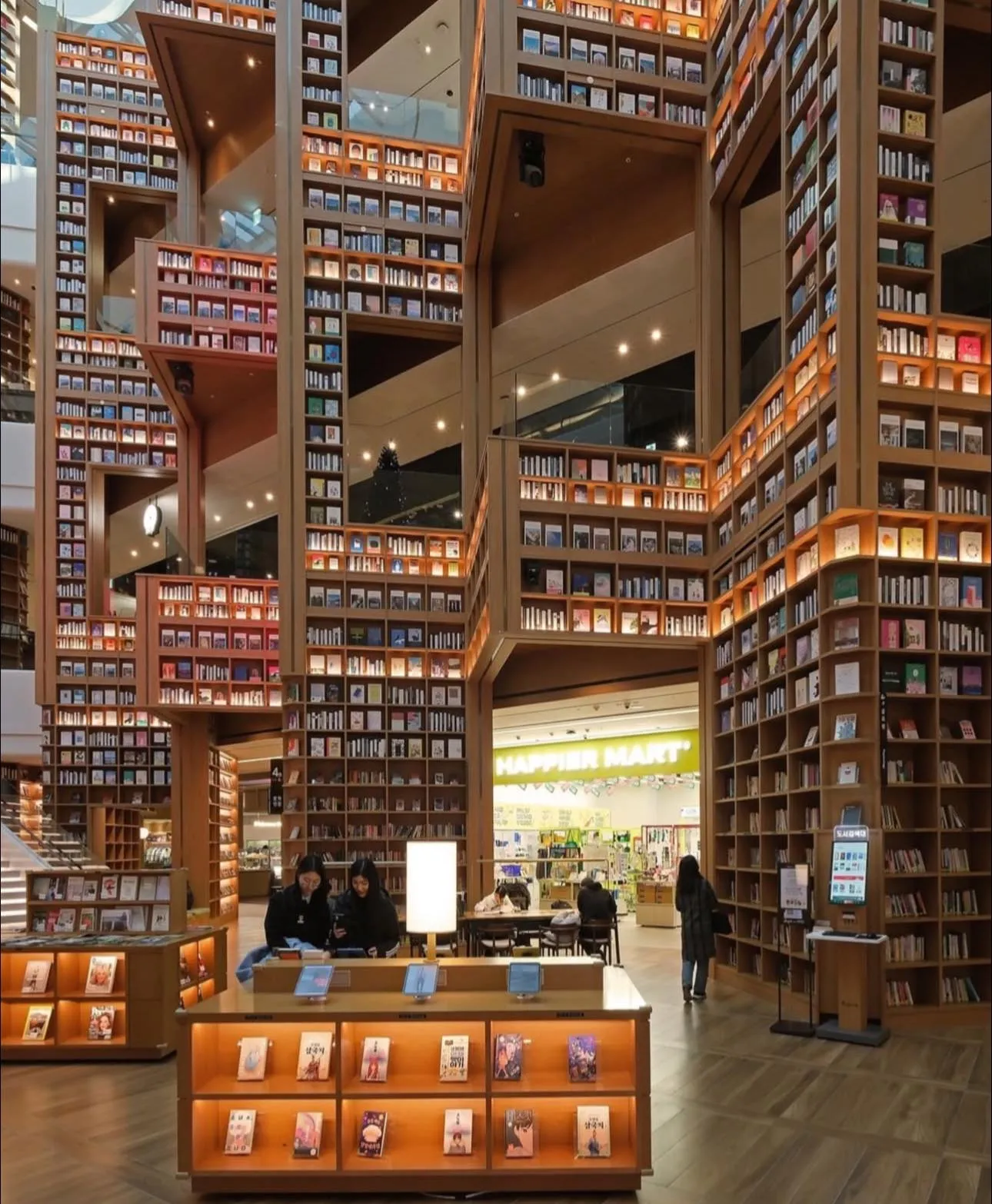 Thư viện Starfield Suwon đang cực hot: Tọa độ check-in gây bão tại Gyeonggi-do 📚✨