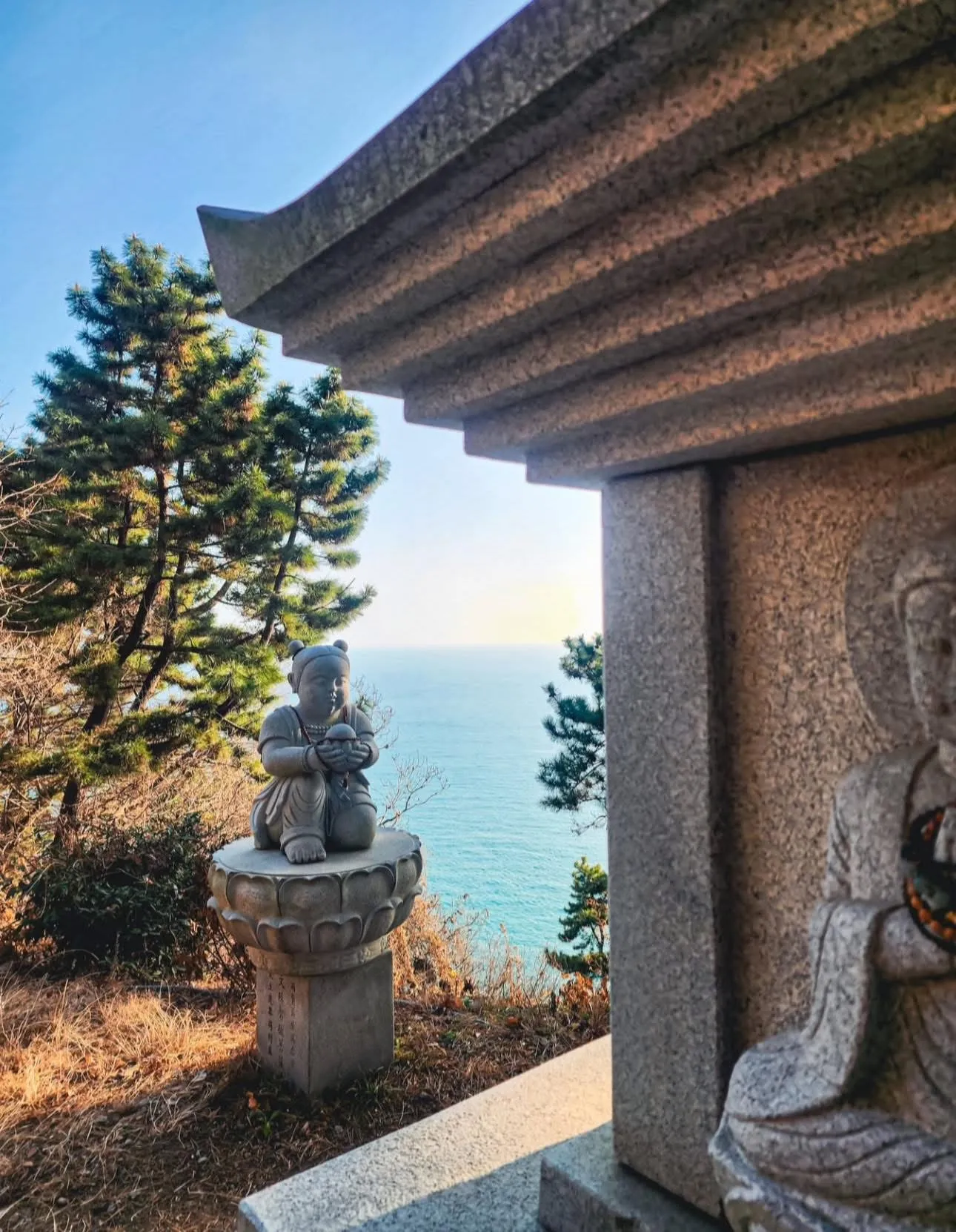 Ghé thăm chùa Baengnyeonsa - Ngôi chùa với chiếc view ôm trọn bình yên của Busan