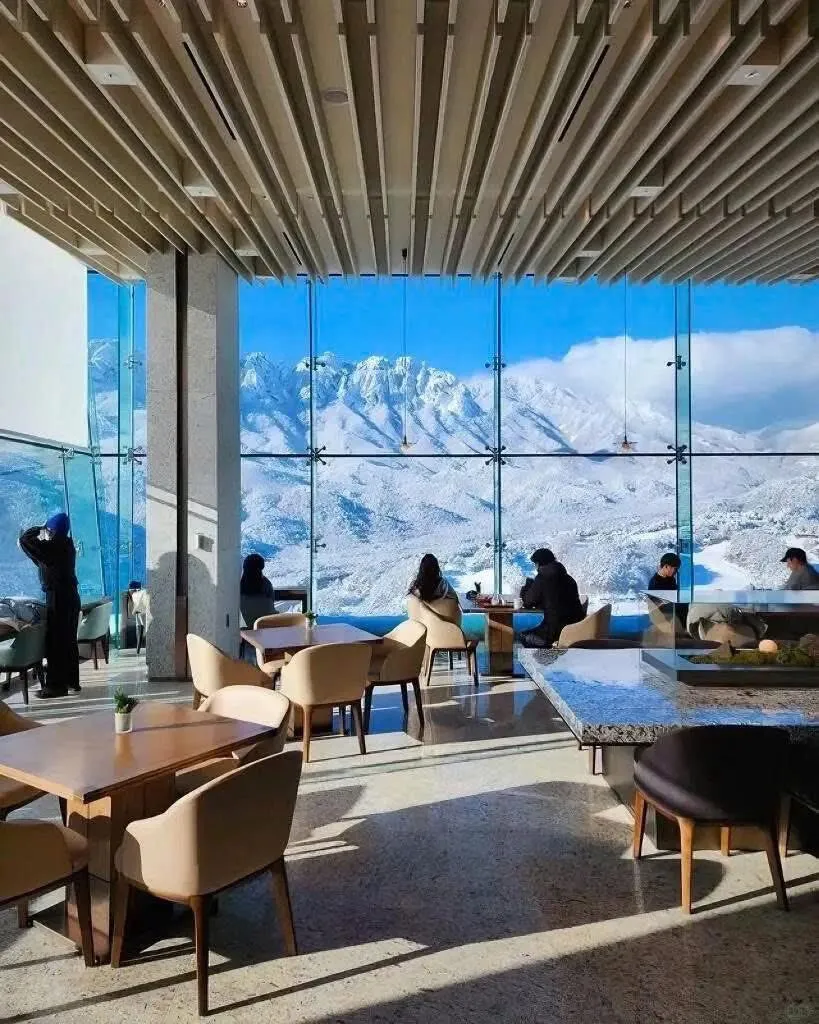 View cafe xịn xò nhất Gangwondo: Ngắm "Thụy Sĩ thu nhỏ" giữa lòng Hàn Quốc 🏔️☕