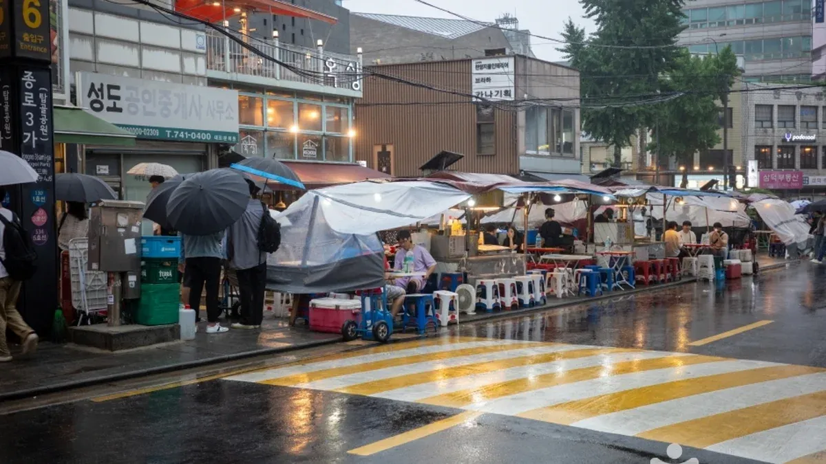 Khám phá phố xe đẩy ẩm thực Nakwon dong ở Seoul, thiên đường ăn đêm nổi tiếng giữa lòng Jongno