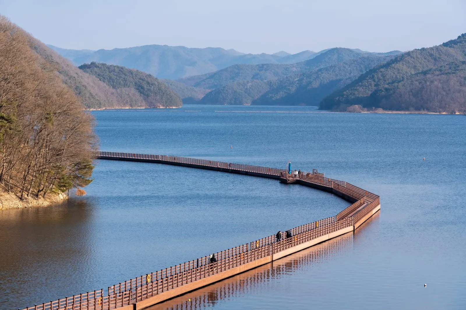 Dạo bước trên mặt nước: Trải nghiệm lối đi nổi Sunseong Susang-gil tại Andong, Hàn Quốc 🌉🌊