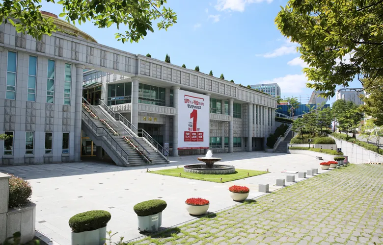Trường CĐ Thông tin Gyeongnam mở rộng "đặc quyền" visa, trải thảm đỏ đón du học sinh định cư