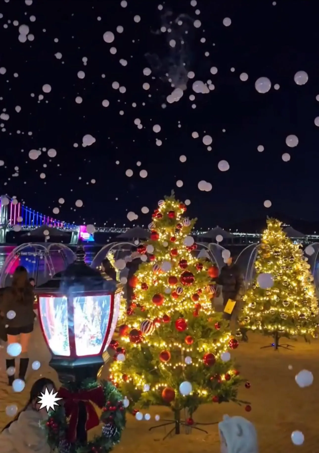 LỄ HỘI GIÁNG SINH RỰC RỠ TẠI BÃI BIỂN GWANGALLI – MỘT MÙA ĐÔNG NHƯ CỔ TÍCH! ✨🎄