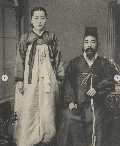 Phía sau những bộ Hanbok ngày lễ, người nghệ nhân sẽ dần biến mất như những sợi chỉ thêu chưa kịp nối dài