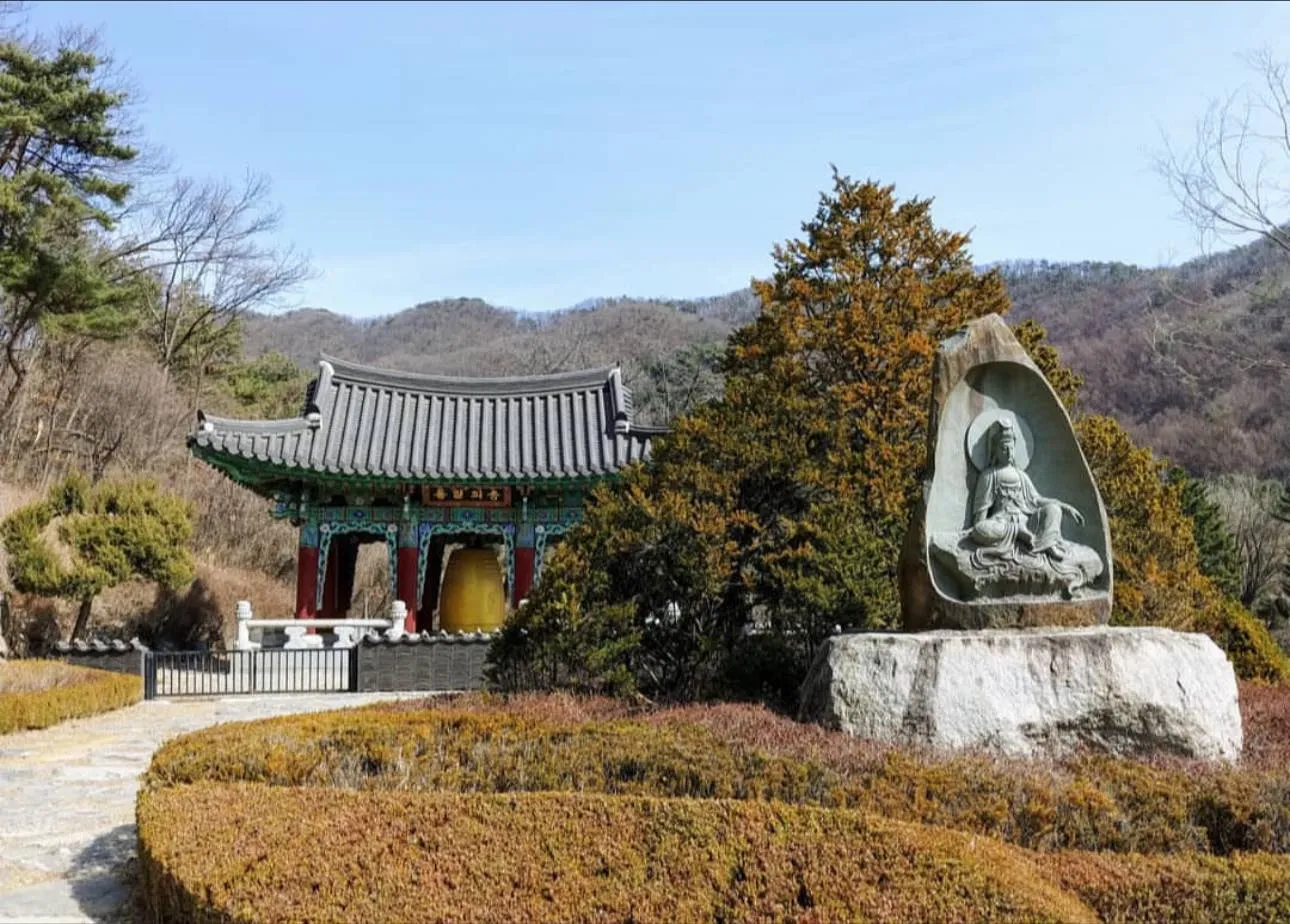 Wawujeongsa: Ngôi chùa của những kỷ lục và sự thanh tịnh 🏯🙏