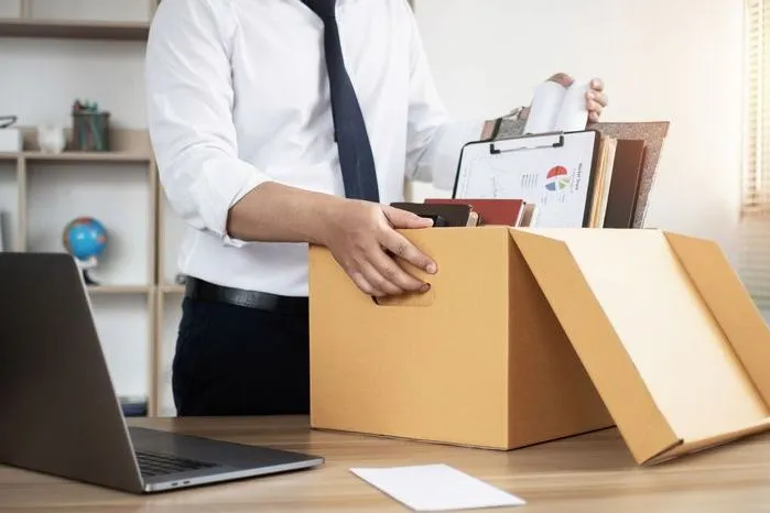Doanh nghiệp Hàn Quốc trả lương 3 năm để "mua" đơn từ chức