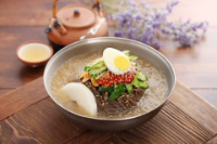 Mì lạnh và món ăn mùa hè ở Seoul bị phát hiện nhiễm khuẩn E. coli gấp 50 lần mức an toàn