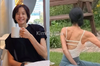 Diễn viên Kim Ji-ho chăm tập yoga, giữ dáng thon gọn và khỏe mạnh