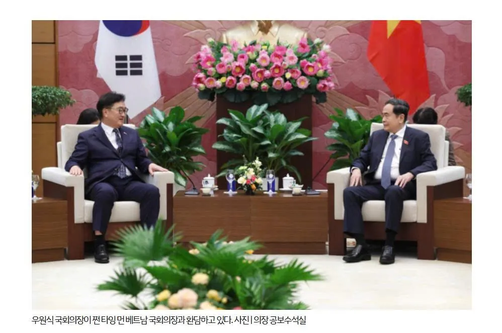 Chủ tịch Quốc hội Hàn Quốc Woo Won sik hội đàm với Chủ tịch Quốc hội Việt Nam Trần Thanh Mẫn, thúc đẩy hợp tác kinh tế và ký kết MOU mới