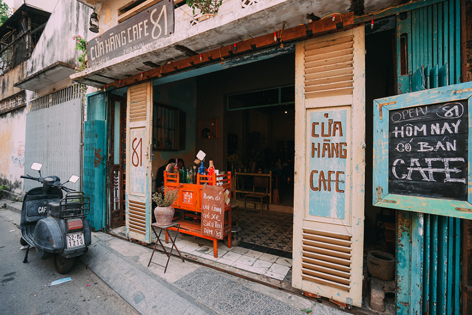 Để yên cho "người trẻ" uống cafe được không?