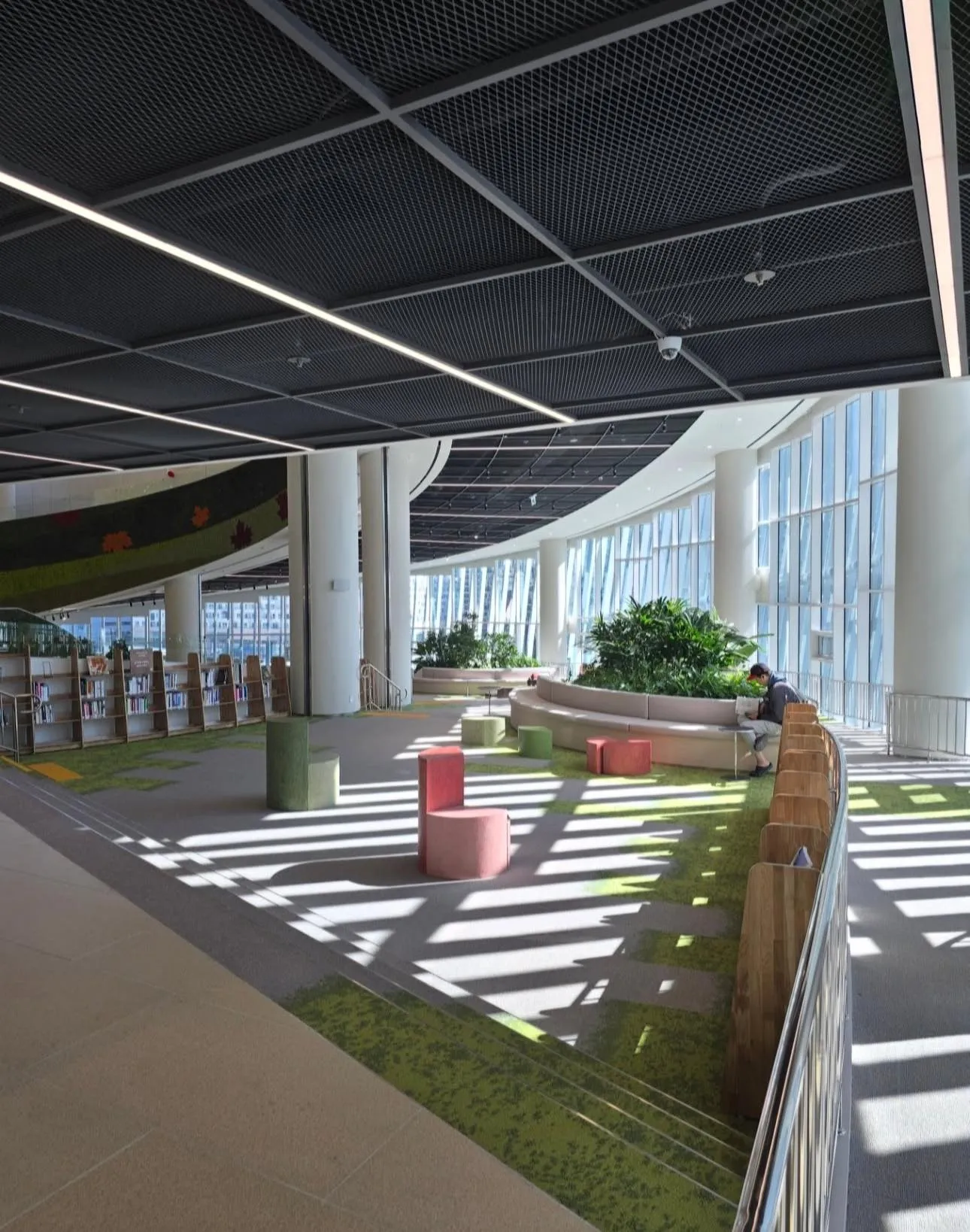 Thư viện mới mở ở Gyeonggi Suwon: Kiến trúc độc đáo và không gian check-in mới toanh cho hội mê sách 📚✨