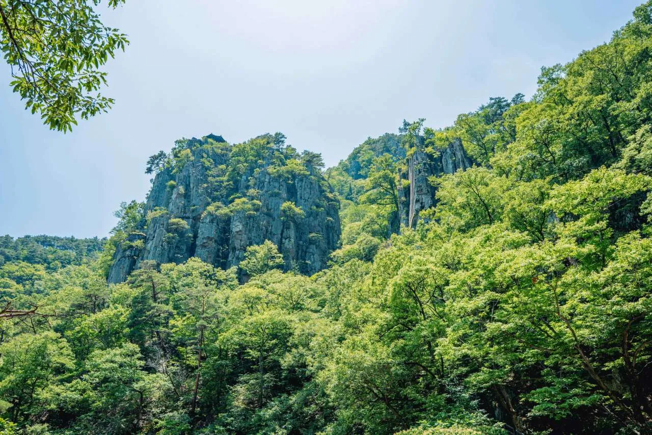 Khám phá núi Naeyeonsan với 12 thác nước kỳ vĩ, điểm trekking nổi tiếng tại Pohang