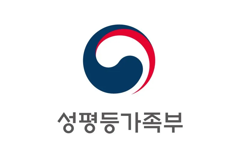 Bộ trưởng Bình đẳng giới Won Min Kyung gặp gỡ lao động nước ngoài là nạn nhân của nạn buôn người